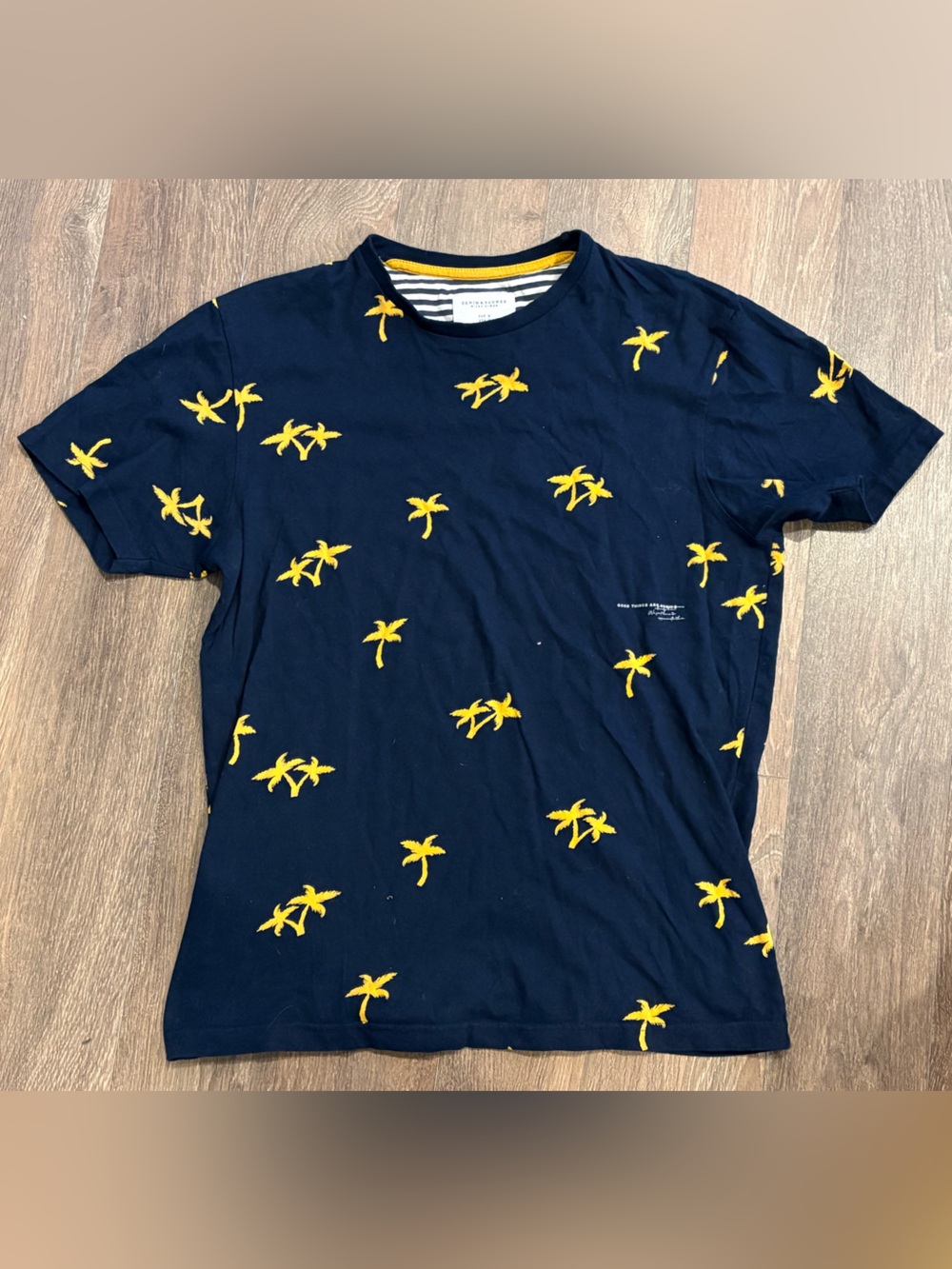 3/$25 Denim & Flower Ricky Singh Palm Tree Print T-Shirt | Men’s Small